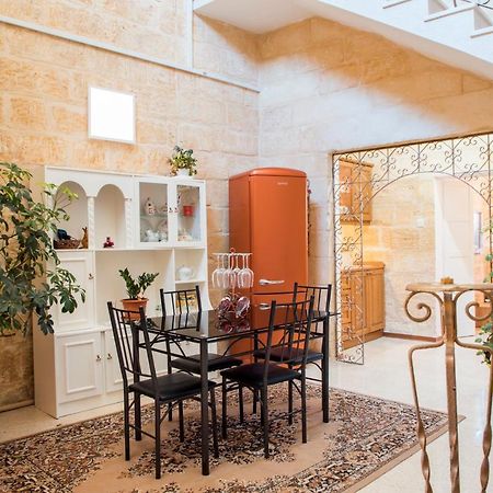 Villa Tal-Karmnu Entire House With Private Heated Pool And Jacuzzi Kirkop Esterno foto