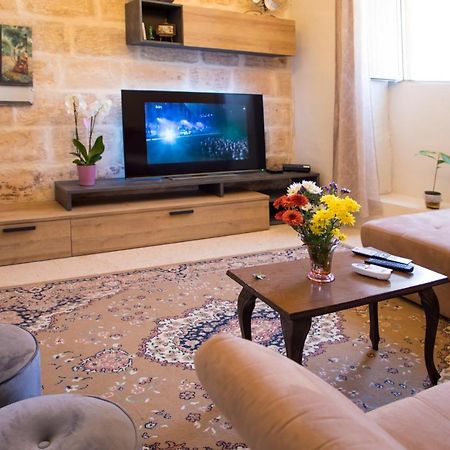 Villa Tal-Karmnu Entire House With Private Heated Pool And Jacuzzi Kirkop Esterno foto