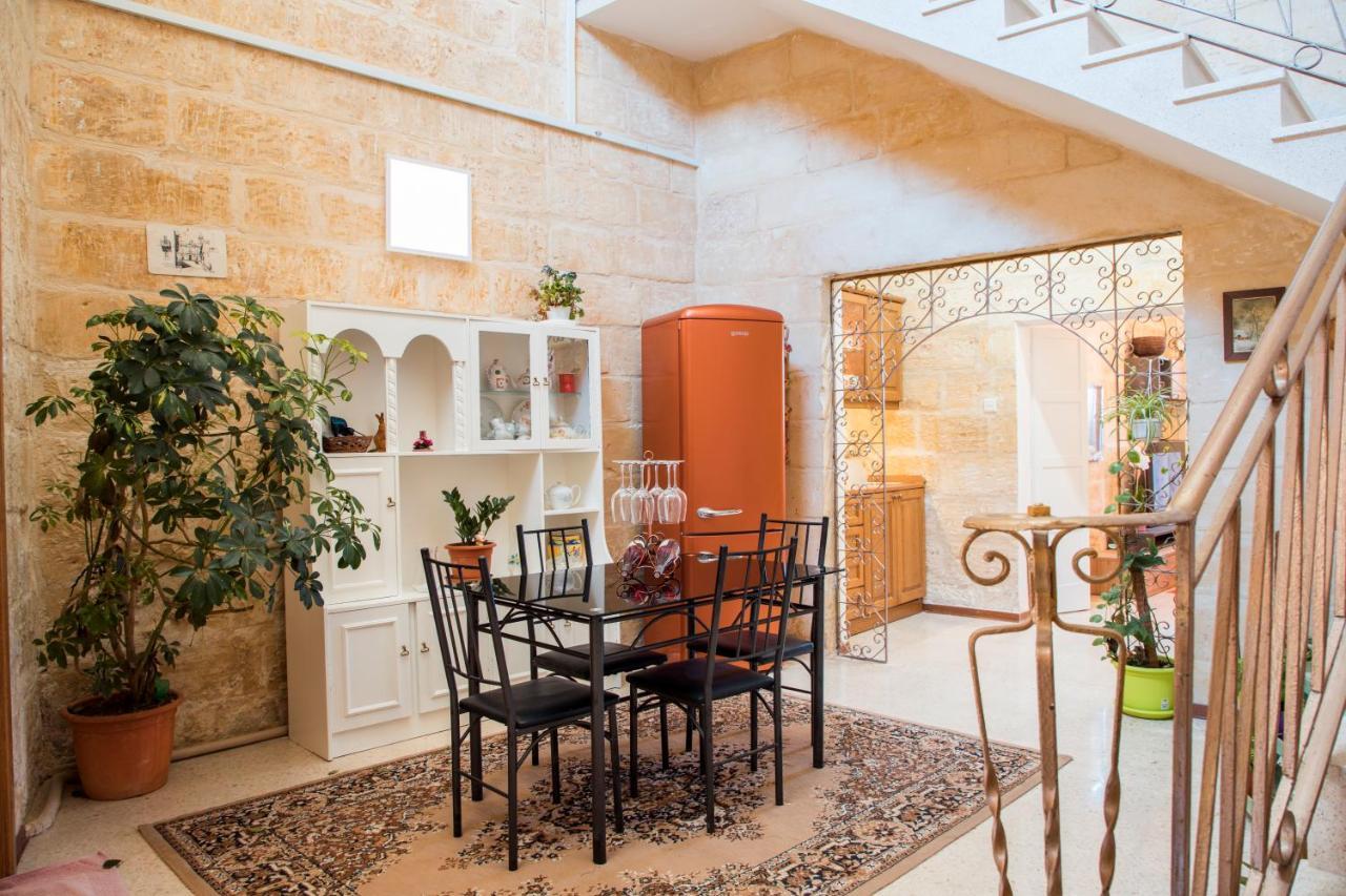Villa Tal-Karmnu Entire House With Private Heated Pool And Jacuzzi Kirkop Esterno foto