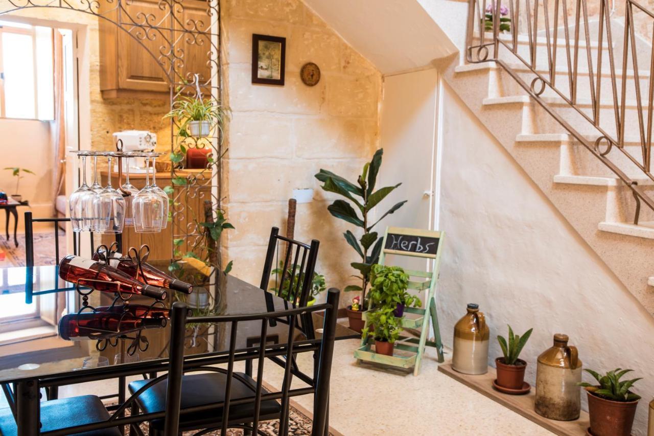 Villa Tal-Karmnu Entire House With Private Heated Pool And Jacuzzi Kirkop Esterno foto