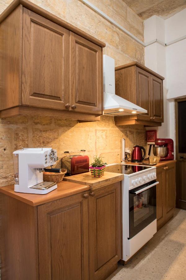 Villa Tal-Karmnu Entire House With Private Heated Pool And Jacuzzi Kirkop Esterno foto