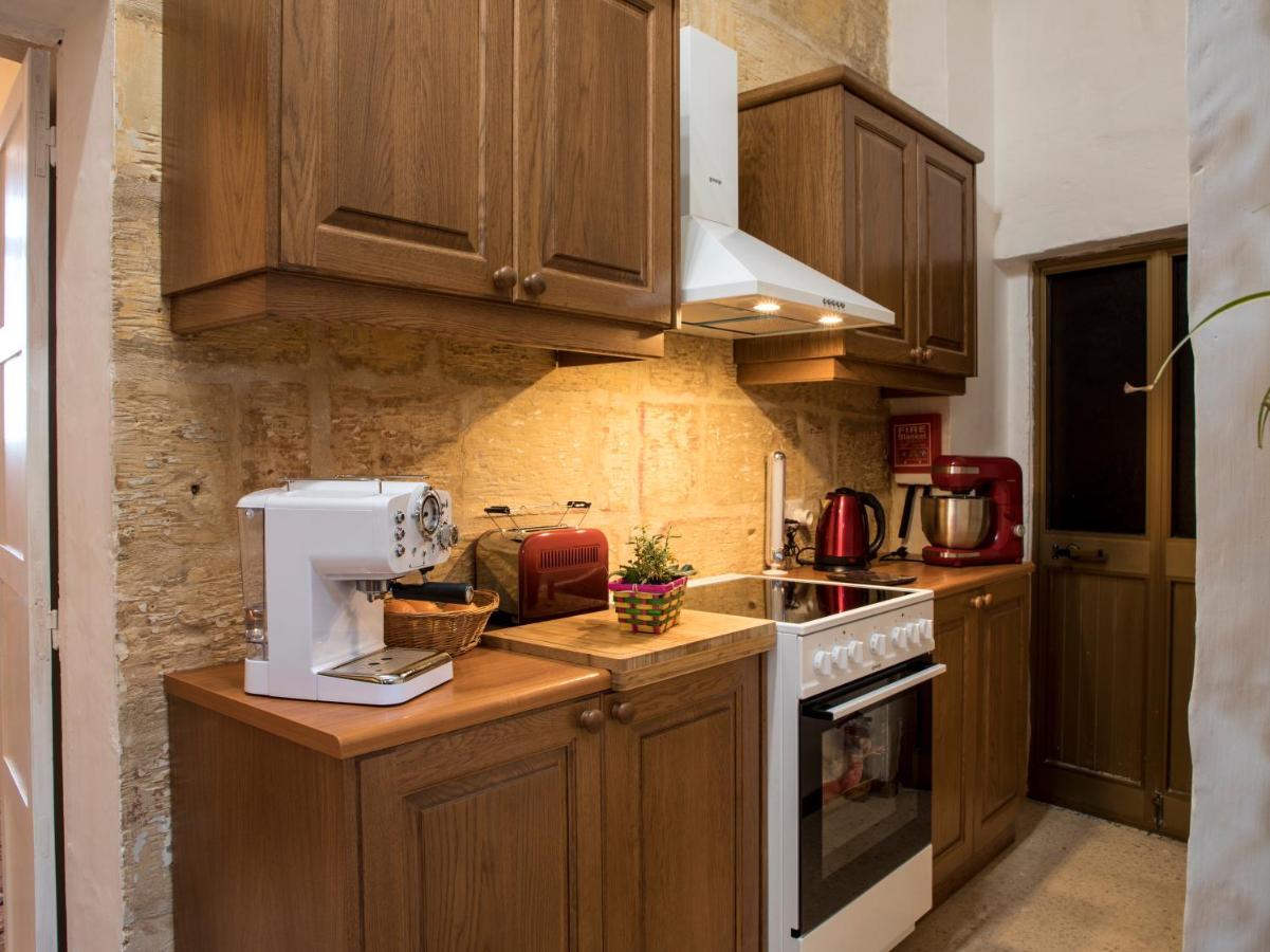 Villa Tal-Karmnu Entire House With Private Heated Pool And Jacuzzi Kirkop Esterno foto