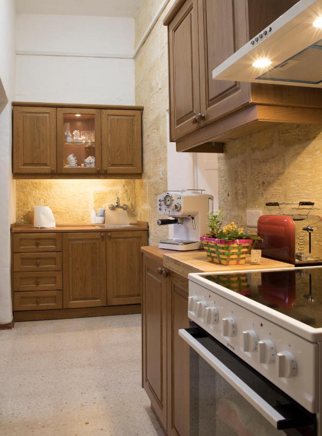 Villa Tal-Karmnu Entire House With Private Heated Pool And Jacuzzi Kirkop Esterno foto