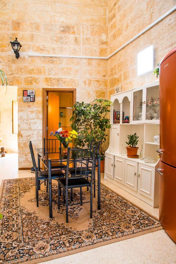Villa Tal-Karmnu Entire House With Private Heated Pool And Jacuzzi Kirkop Esterno foto