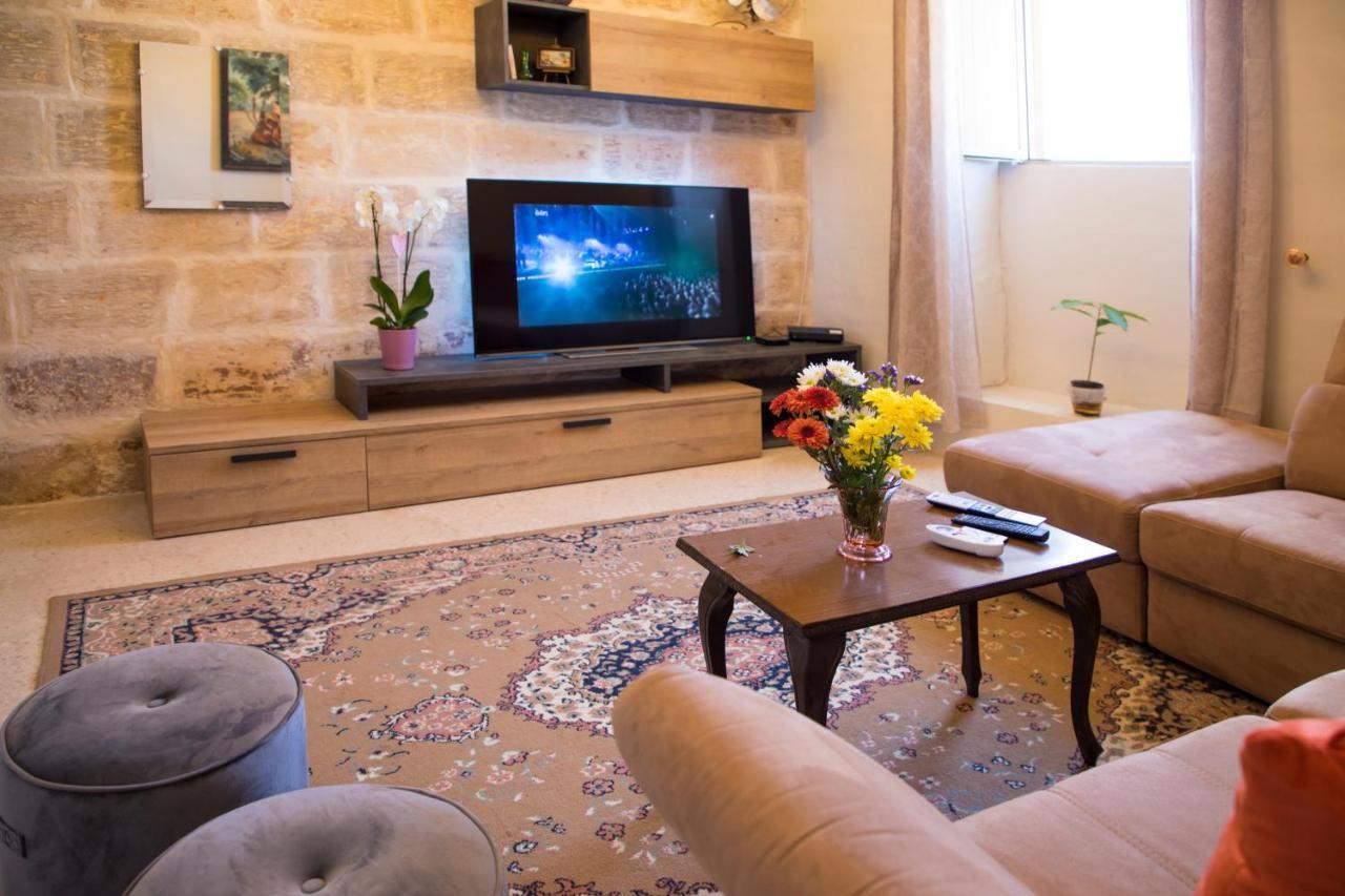 Villa Tal-Karmnu Entire House With Private Heated Pool And Jacuzzi Kirkop Esterno foto