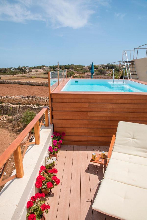 Villa Tal-Karmnu Entire House With Private Heated Pool And Jacuzzi Kirkop Esterno foto