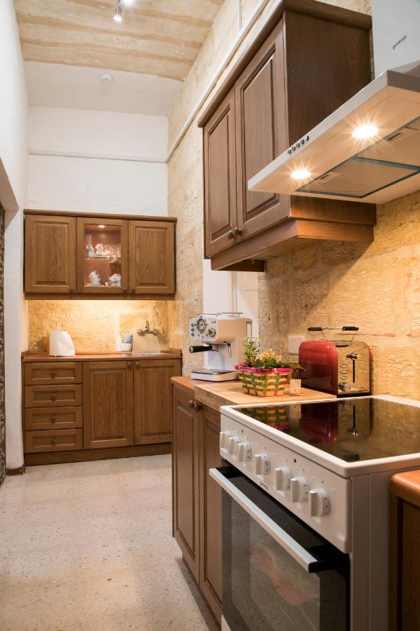 Villa Tal-Karmnu Entire House With Private Heated Pool And Jacuzzi Kirkop Esterno foto