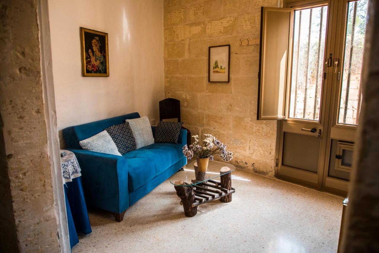 Villa Tal-Karmnu Entire House With Private Heated Pool And Jacuzzi Kirkop Esterno foto