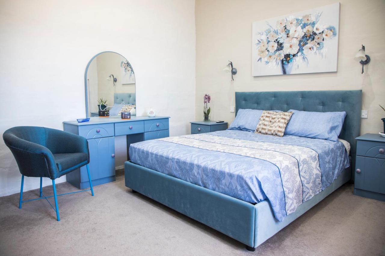 Villa Tal-Karmnu Entire House With Private Heated Pool And Jacuzzi Kirkop Esterno foto