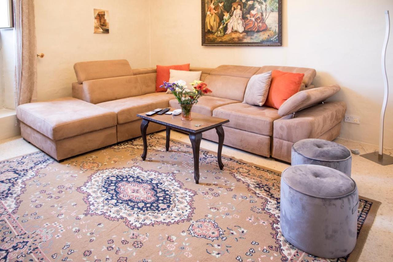 Villa Tal-Karmnu Entire House With Private Heated Pool And Jacuzzi Kirkop Esterno foto
