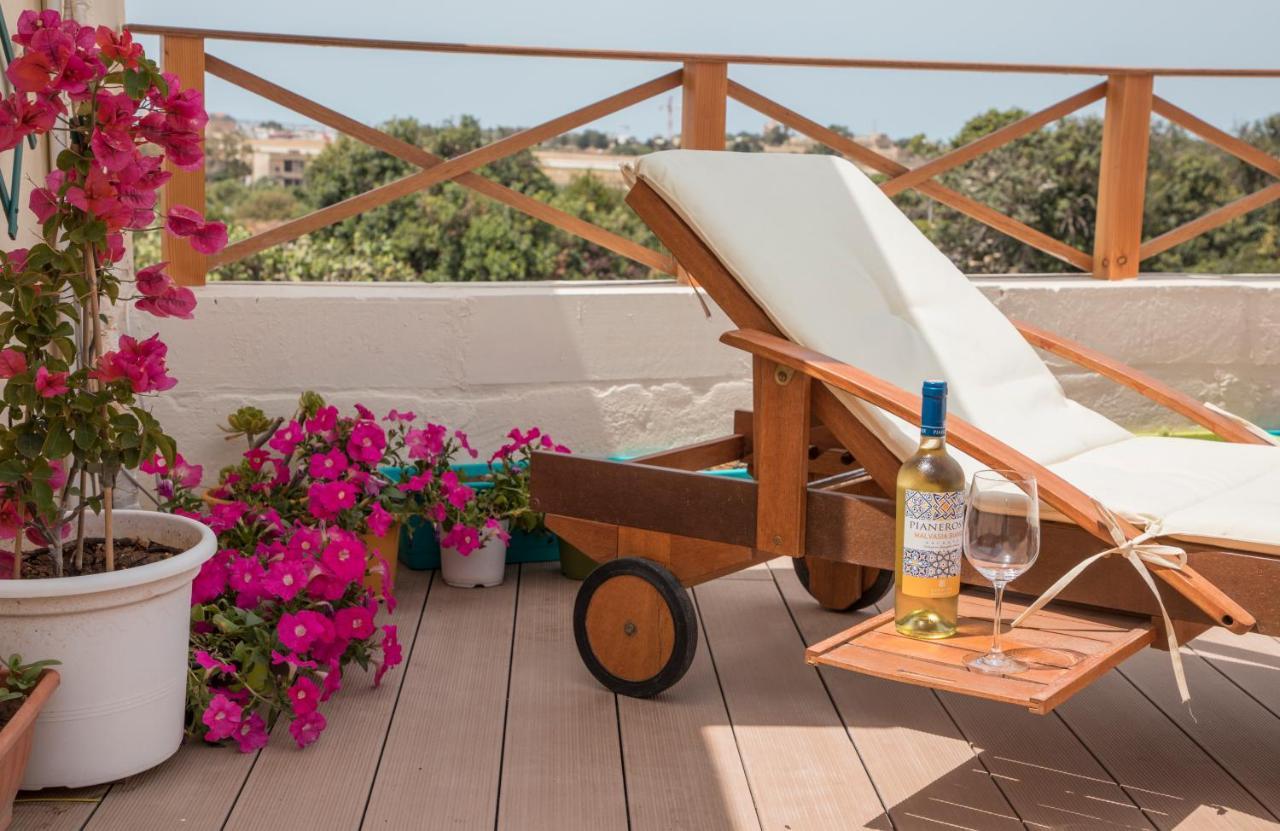 Villa Tal-Karmnu Entire House With Private Heated Pool And Jacuzzi Kirkop Esterno foto